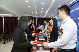 图腾冠名班结业典礼 ,企业亲递入职offer