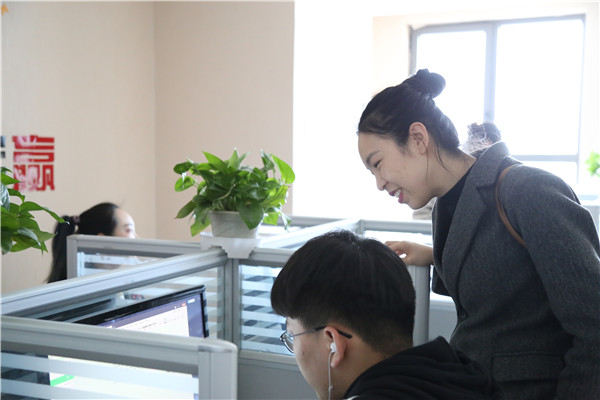 老师关心毕业生工作情况