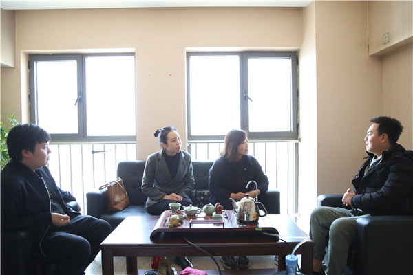就业老师与企业领导交流