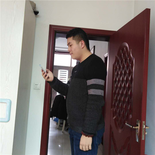 学生在家参加活动