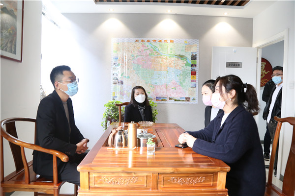 创就业老师与企业领导交流