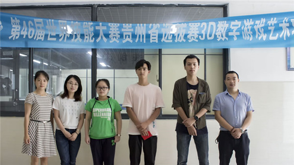 图二、选拔赛决赛晋级成员和指导老师合影留念