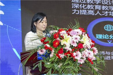 中国东方教育集团电脑第二事业部常务副总经理徐虹致辞