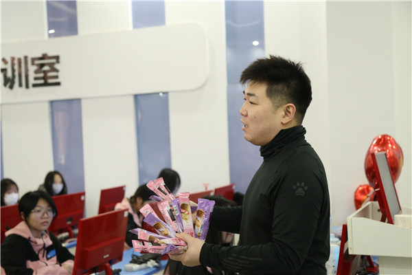 ʯ��ׯ�»�����ѧУ