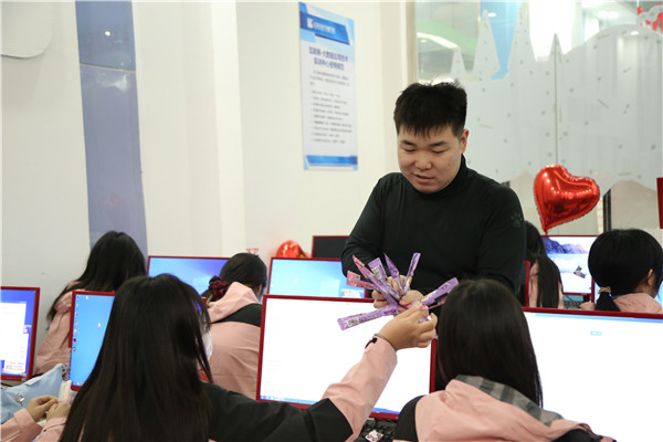 ʯ��ׯ�»�����ѧУ