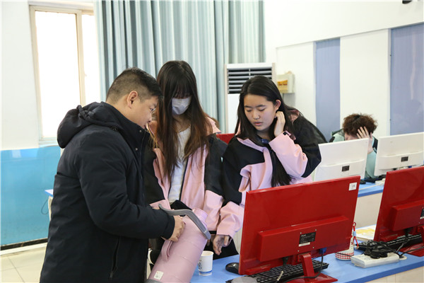 ʯ��ׯ�»�����ѧУ