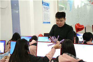 ʯ��ׯ�»�����ѧУ