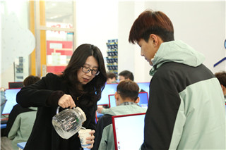 ʯ��ׯ�»�����ѧУ