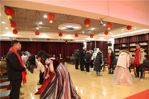 ʯ��ׯ�»�����ѧУ