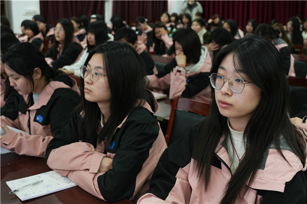 ʯ��ׯ�»�����ѧУ