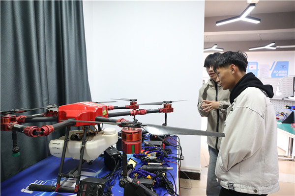 ʯ��ׯ�»�����ѧУ