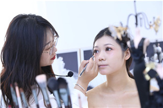 ʯ��ׯ�»�����ѧУ