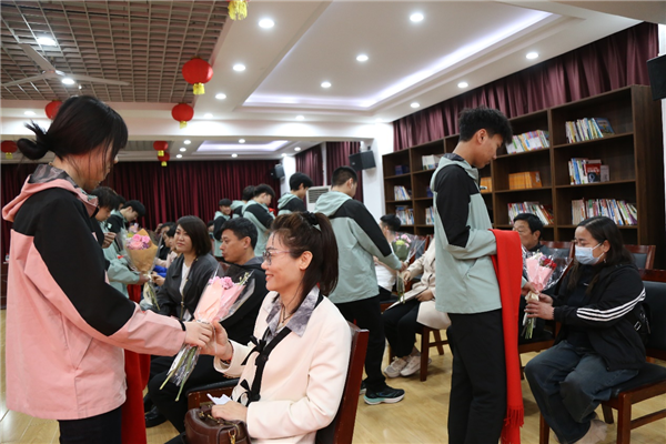 ʯ��ׯ�»�����ѧУ