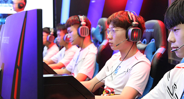 ���Ӿ���+��ý����Ӫ